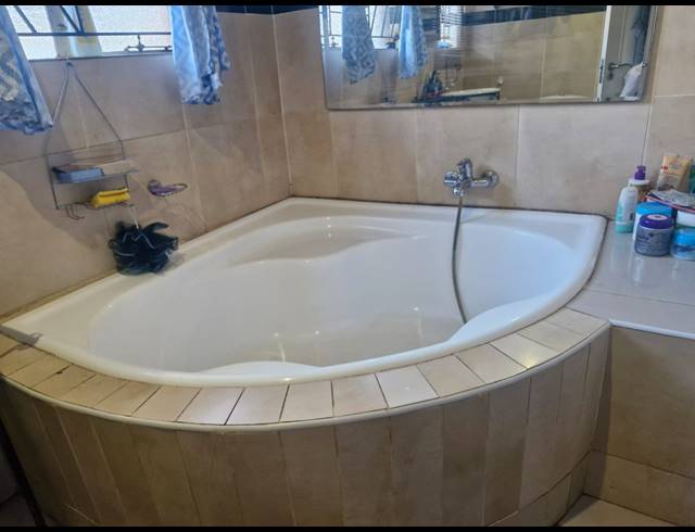 3 BEDROOM FREESTANDING FOR SALE IN MAHUBE VALLEY